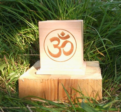 Drewniany Kubek na Długopisy (drewno bukowe) | SYMBOL "OM"